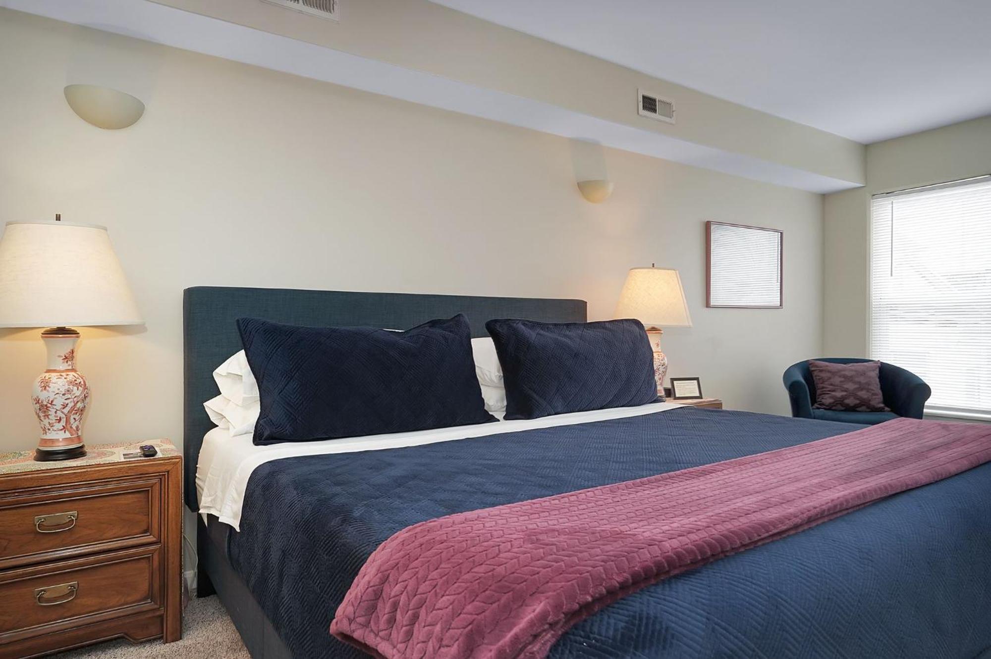 Lux Townhouse, Walk To All, Sleeps 6 Adults Louisville Eksteriør billede