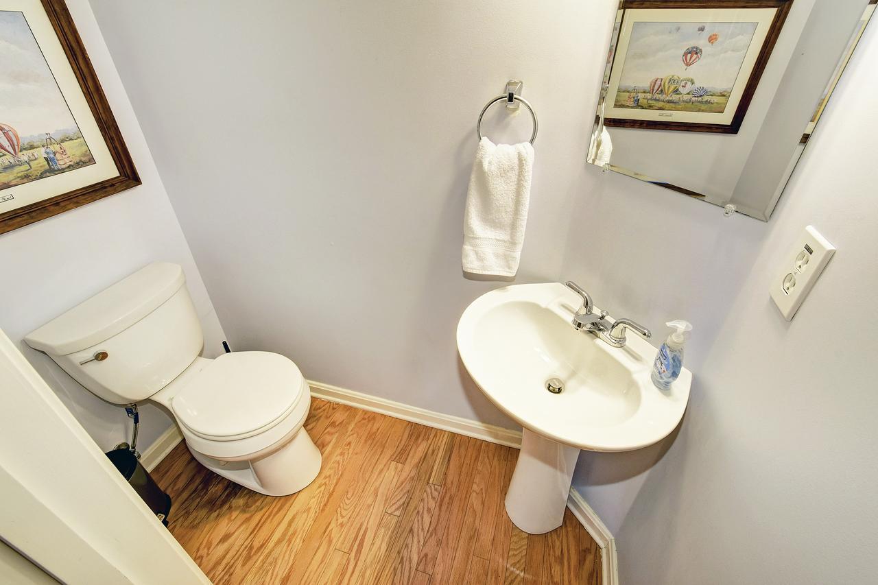 Lux Townhouse, Walk To All, Sleeps 6 Adults Louisville Eksteriør billede