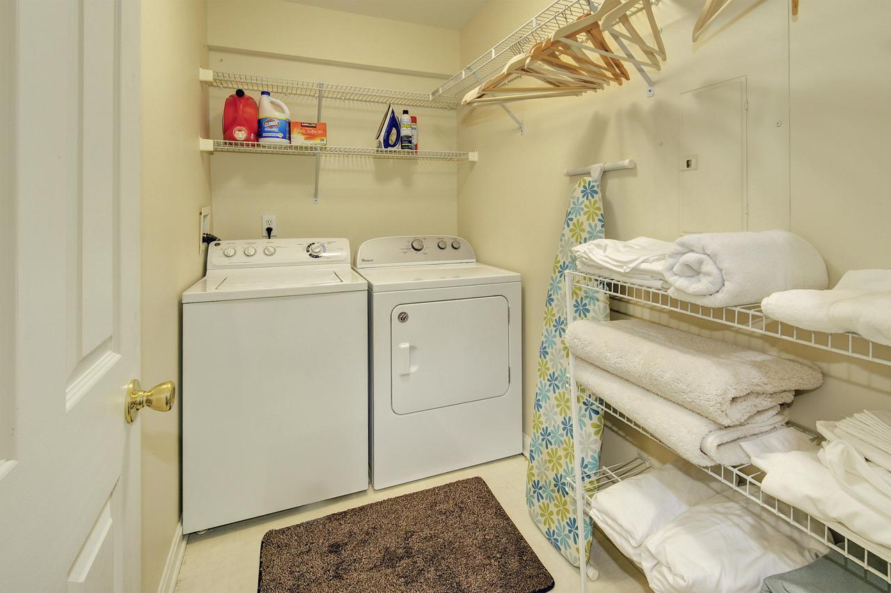 Lux Townhouse, Walk To All, Sleeps 6 Adults Louisville Eksteriør billede